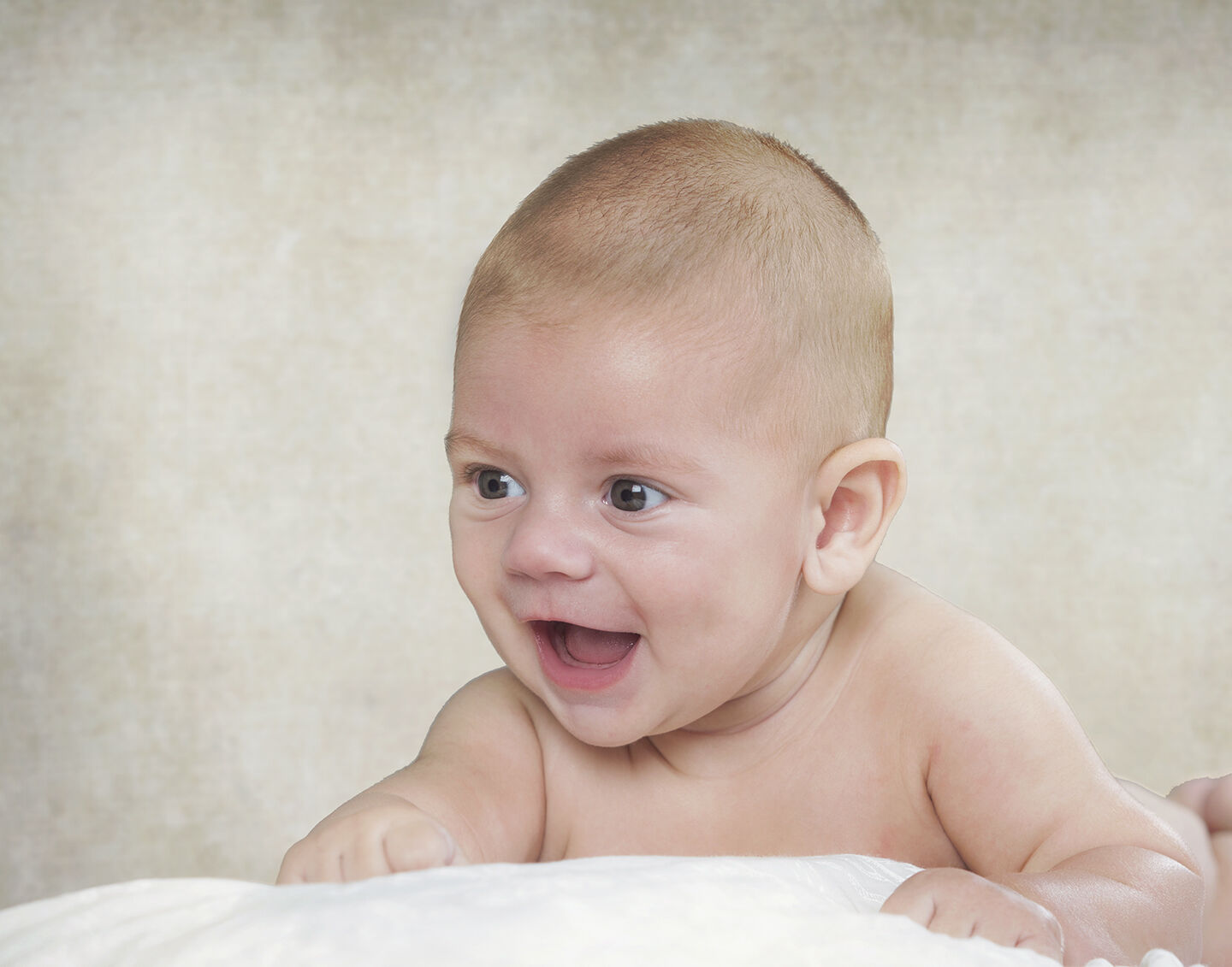 Antonio Siles - estudio-bebes-sonriendo-en-almeri-a.jpg